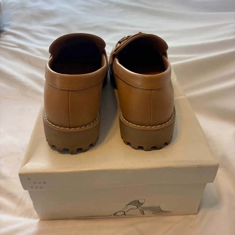 A New Day Danica Lug Sole Horsebit Loafers Tan Brown Memory Foam Shoes Womens 7